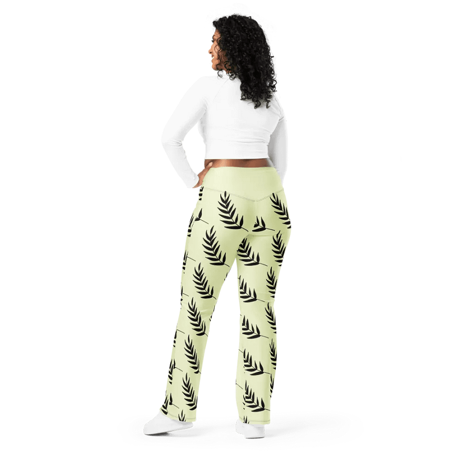 Chic Leaf Flare Leggings product image (2)