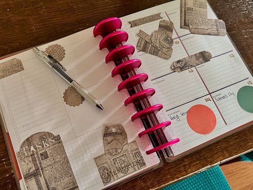 If you know me, you know I LOVE all things planning, journaling, junk journaling, etc. 

I’ve officially mastered cutting pap...