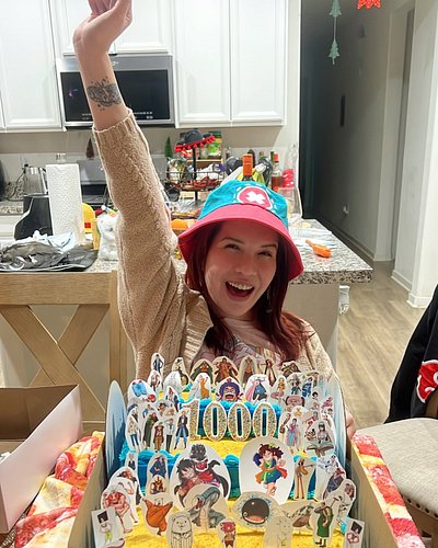 I finally made it to 1000 episodes of One Piece!! Special thanks to @djsmell1 for the wonderful cake filled with all my favor...