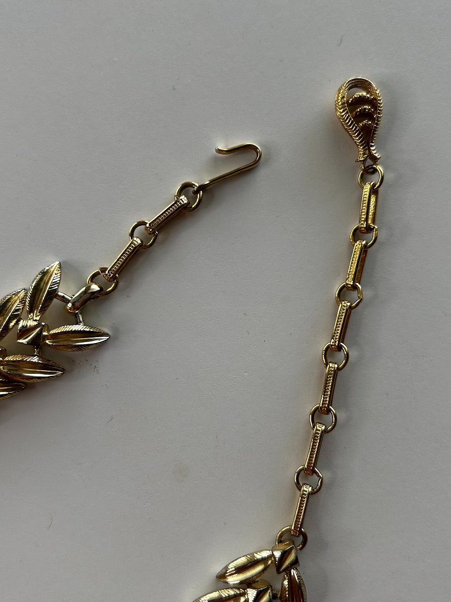 Vintage Coro Gold Tone Leaves Choker Necklace product image (5)