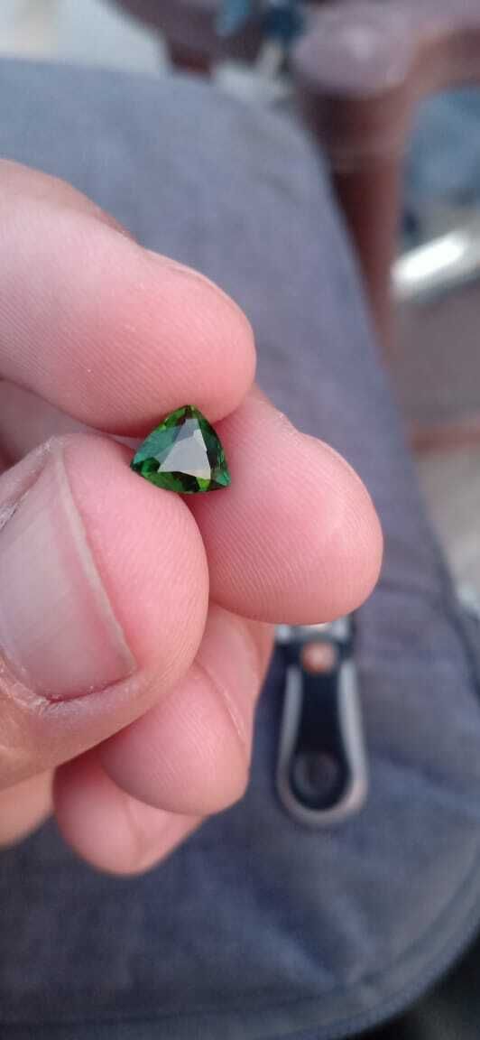 BRAZILIAN TOURMALINE TRILLION SHAPE GREEN COLOR LOOSE GEMSTONE, 1.10 CARAT product image (7)