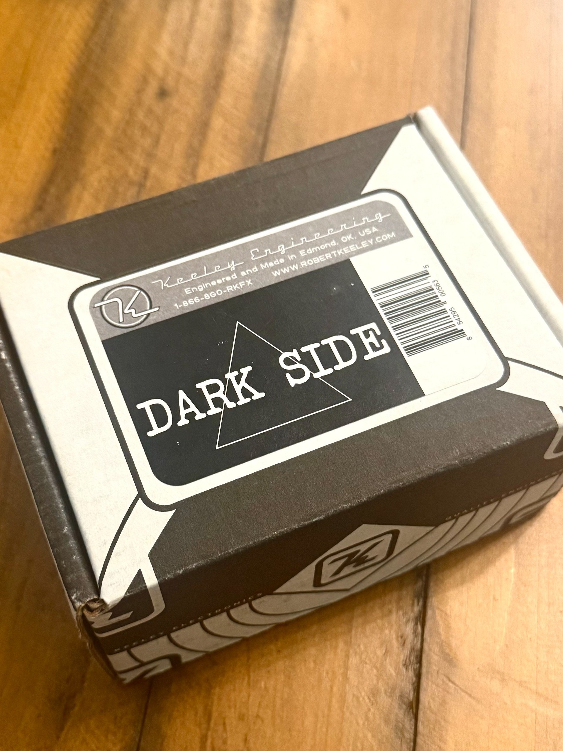 Keeley Dark Side "PINK FLOYD V2" Delay Fuzz Modulation Effects Pedal + Original Case & Papers product image (2)
