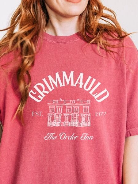 Grimmauld Inn Vintage Minimalist Style Shirt product image (47)