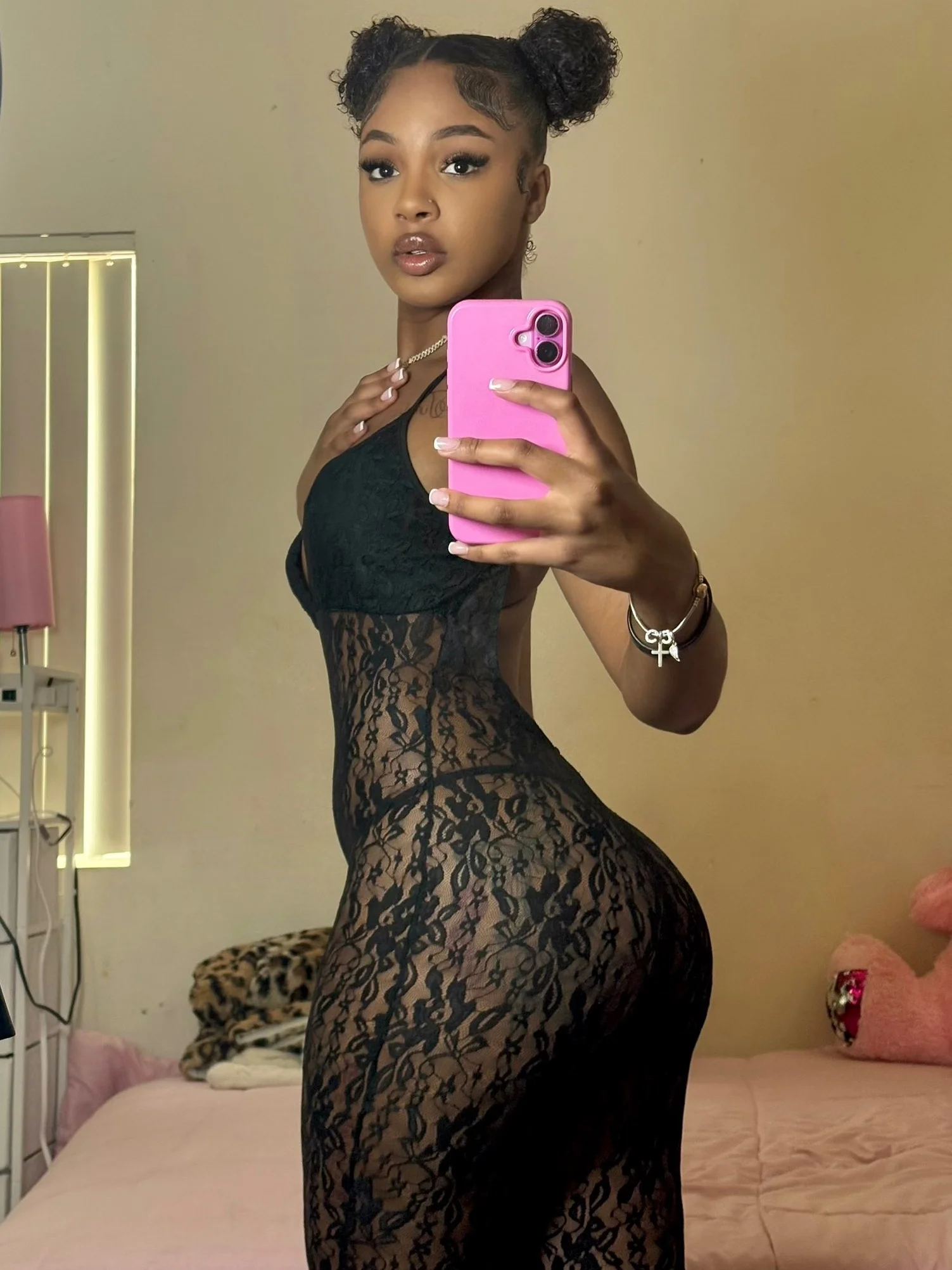 PRETTY EATER FREE OF PAGE REVEAL product image (6)