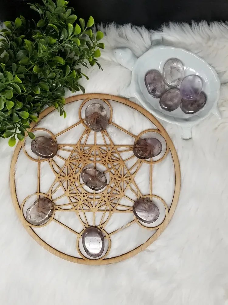 Amethyst Palm Stone – Peace • Intuition • Emotional Healing – Meditation Crystal product image (2)