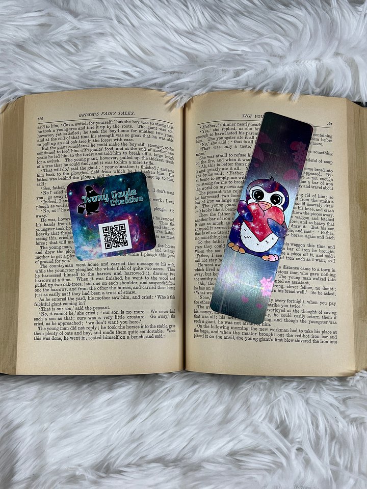 Pengu Love Bookmark product image (1)