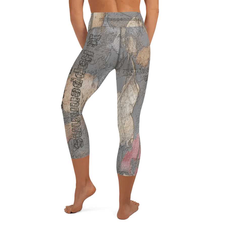 Yoga Capri Leggings - MossyOak - It Happennnns Camo product image (6)