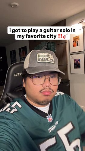 playin a guitar solo over Ride Like the Wind in my favorite city #yachtrock #roku #gobirds #explore #guitarsolo 

PHILLY‼️ TH...