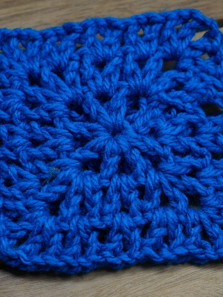 Solid V stitch granny square pdf pattern product image (1)