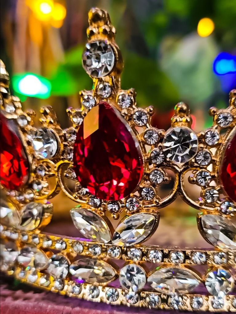 The Armored Kingdom Ruby Red Queens Crown (Gold) product image (6)