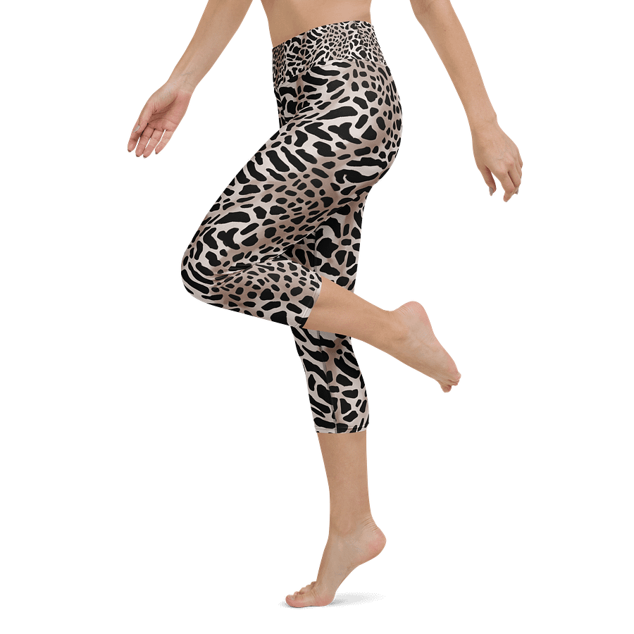 Café Giraffe Capri Leggings product image (5)