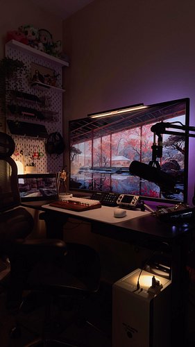 Happy Saturday! Don’t mind the light off and mouse out of place 😂 The best setups are the imperfect ones! 💻✨

Anyone playing ...