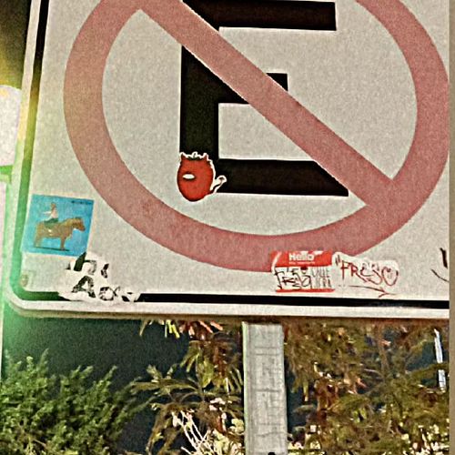 🍓👹

#stickerchiapas #sticker #tuxtlagtz #art #streetart