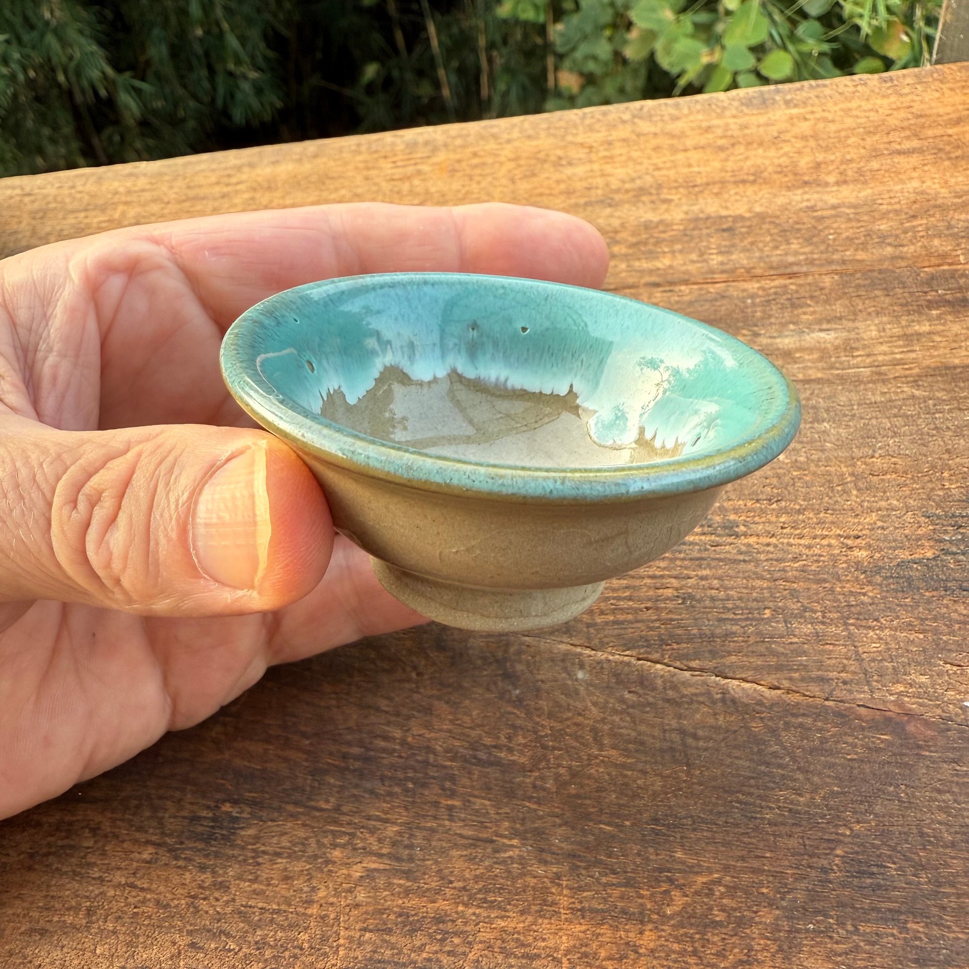 🎎 Modern Japanese Studio Sake Cup with Flowing Ash-Celadon Glaze – Japan Antique Roadshow product image (5)