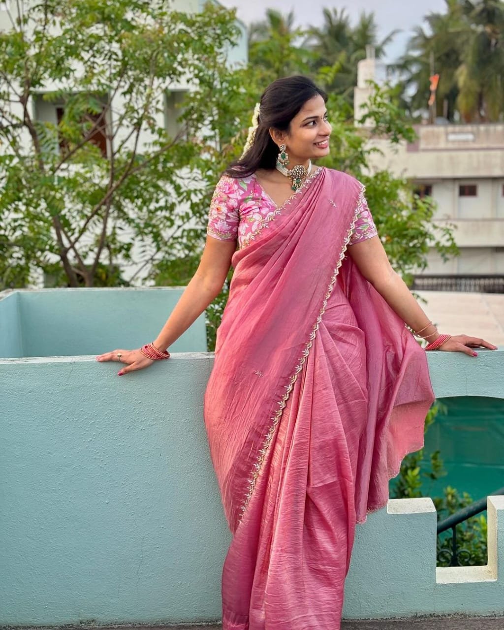 Partywear Gold Crush Silk saree with beautiful boutique product image (7)