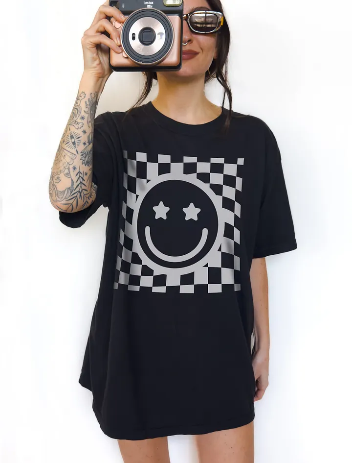 Starry-Eyed Smiling Face on a Checkerboard | Cute Retro-Style Trendy Aesthetic T-Shirt | Retro Rock Music-Inspired Tee product image (1)