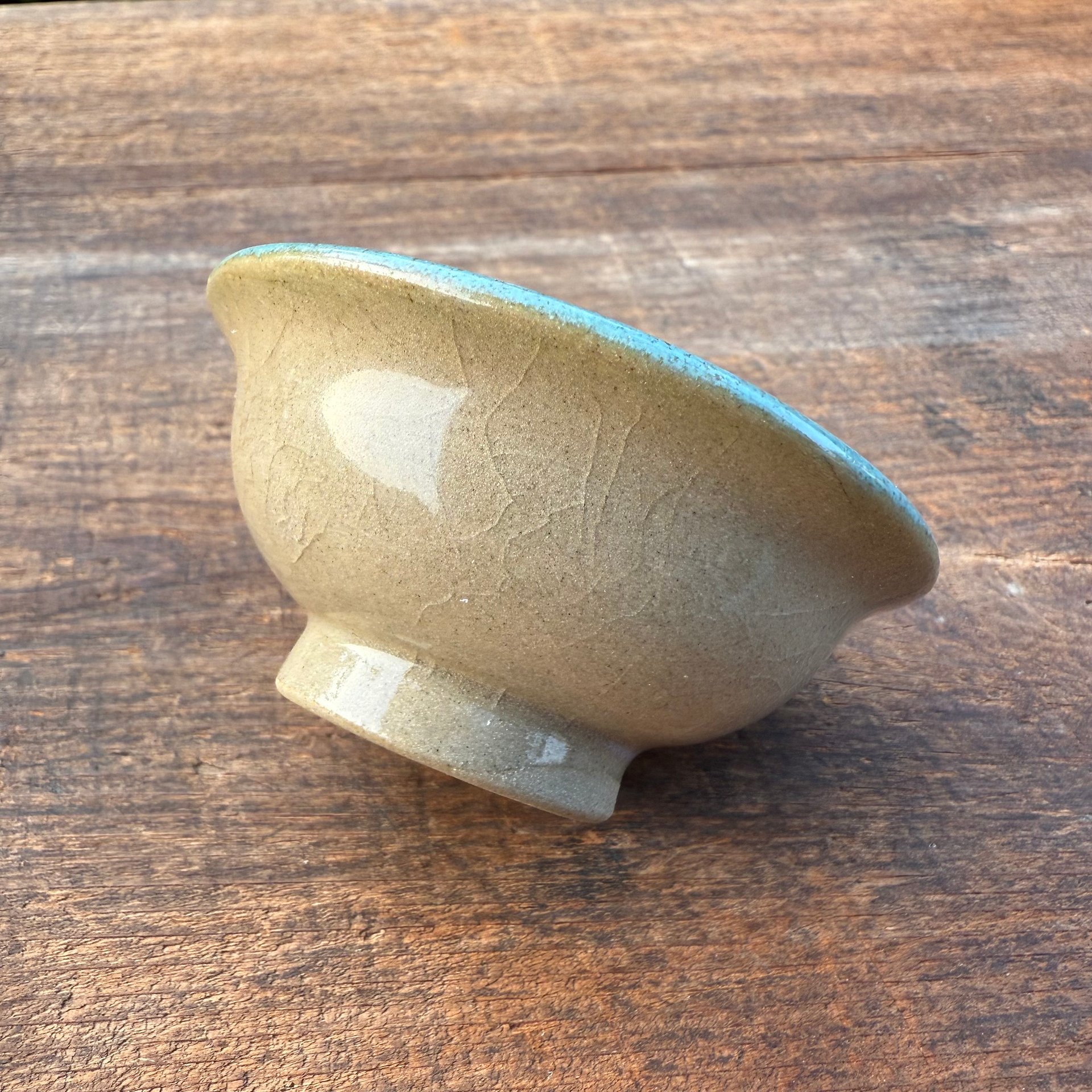 🎎 Modern Japanese Studio Sake Cup with Flowing Ash-Celadon Glaze – Japan Antique Roadshow product image (3)