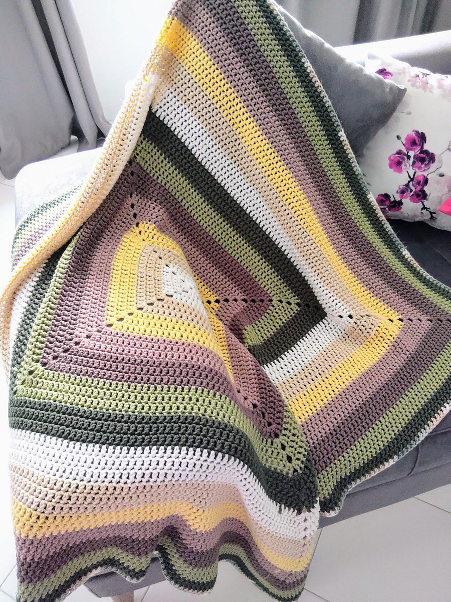 Solid granny square blanket pdf pattern product image (2)