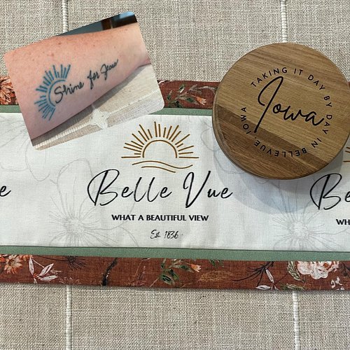 PERFECT finds today at our local @daybydaymercantile in Bellevue, Iowa! 

✅ Bellevue ❤️
✅ Beautiful View 🏞️
✅ Sunshine from m...