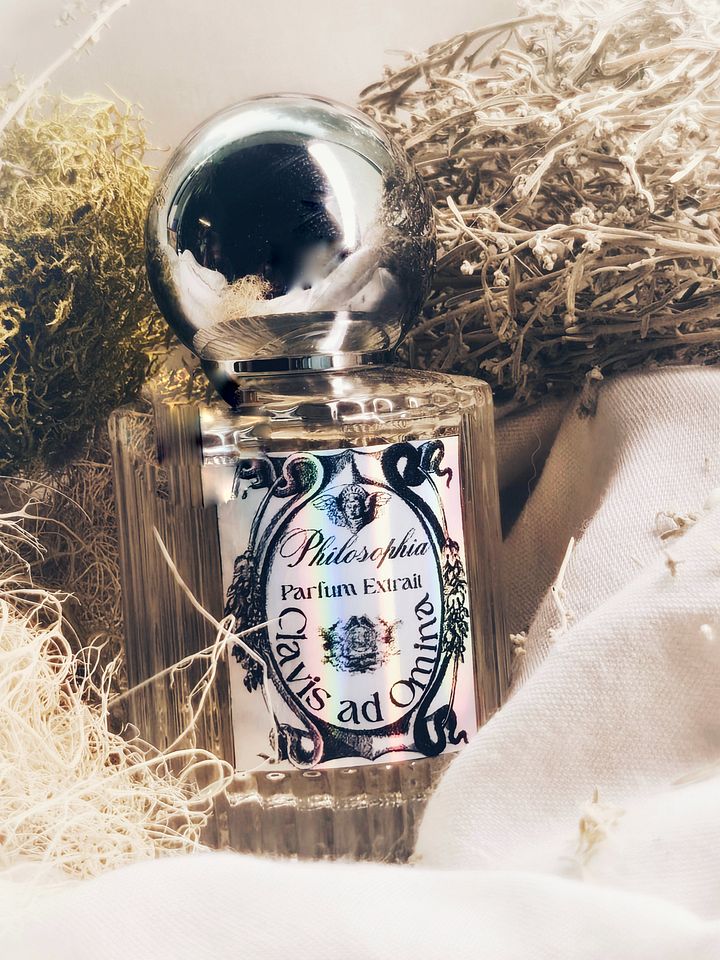 Clavis ad Omina Parfum Extrait product image (1)
