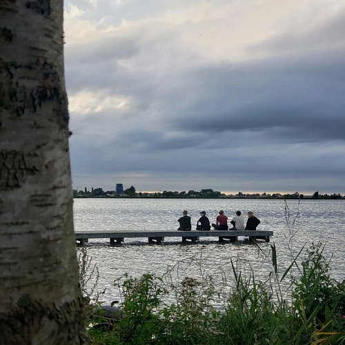 Crew chilling during film production.
......
#filmsetlife #filmmattie #filmmakeratwork #filmmakerlife #water #pier #enjoyingl...