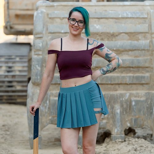 My favourite photoshoot location so far: a quarry. I got to swing a sledgehammer and climb on huge boulders and machines 🤩

#...
