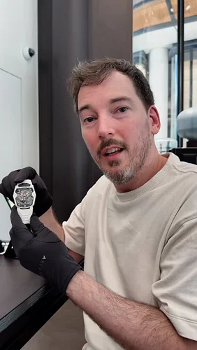 The Urwerk UR-230 Polaris has a case pressed in ceramic and fibreglass layers making it extra strong and of course has the Ur...