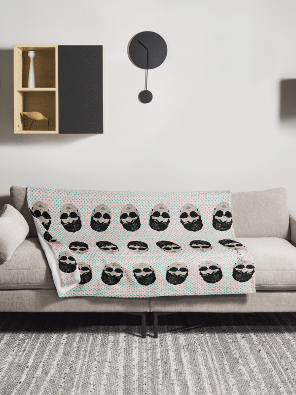 The Holly Blanket product image (1)