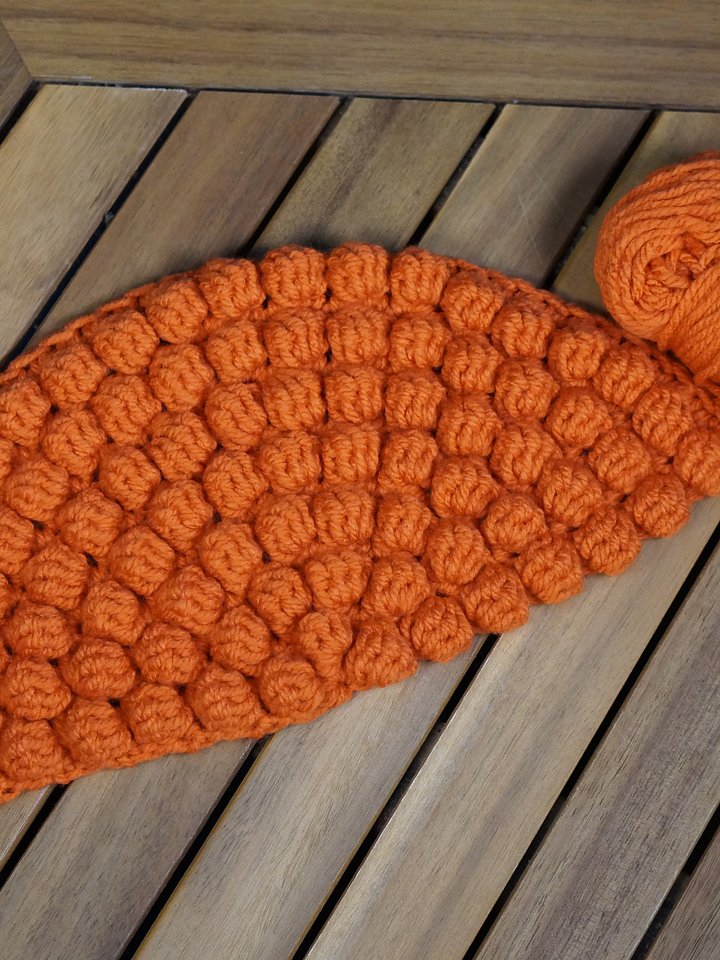Bobble stitch half circle pdf pattern product image (1)