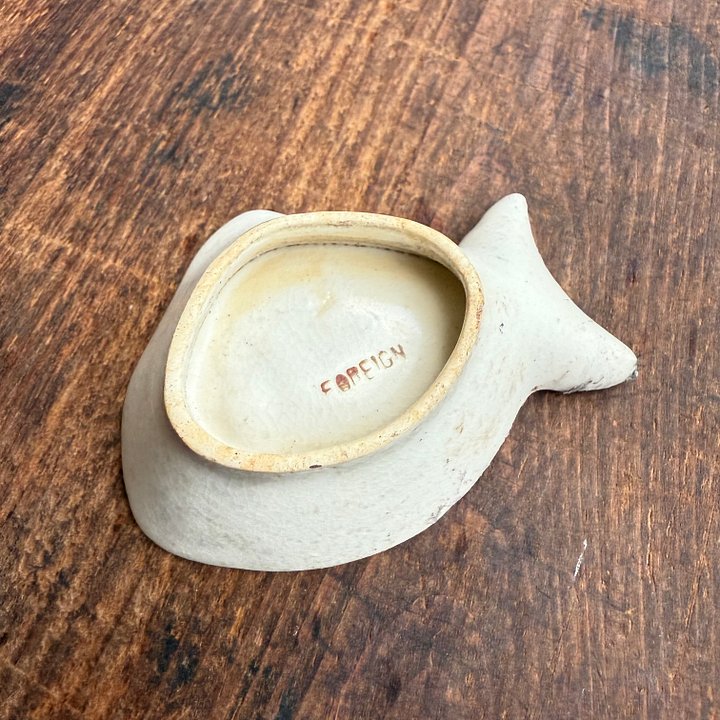 🎎 Vintage Japanese Fish-Shaped Soy Sauce Dish (FOREIGN Stamp) – Meiji-Taisho Era – Japan Antique Roadshow product image (2)