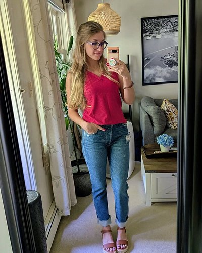 Cute outfit, delicious food, best mom ❤️

•
•
•
•
•
#fitcheck #mirrorselfie #longblondehair #blueeyesblondehair #dayout #summ...