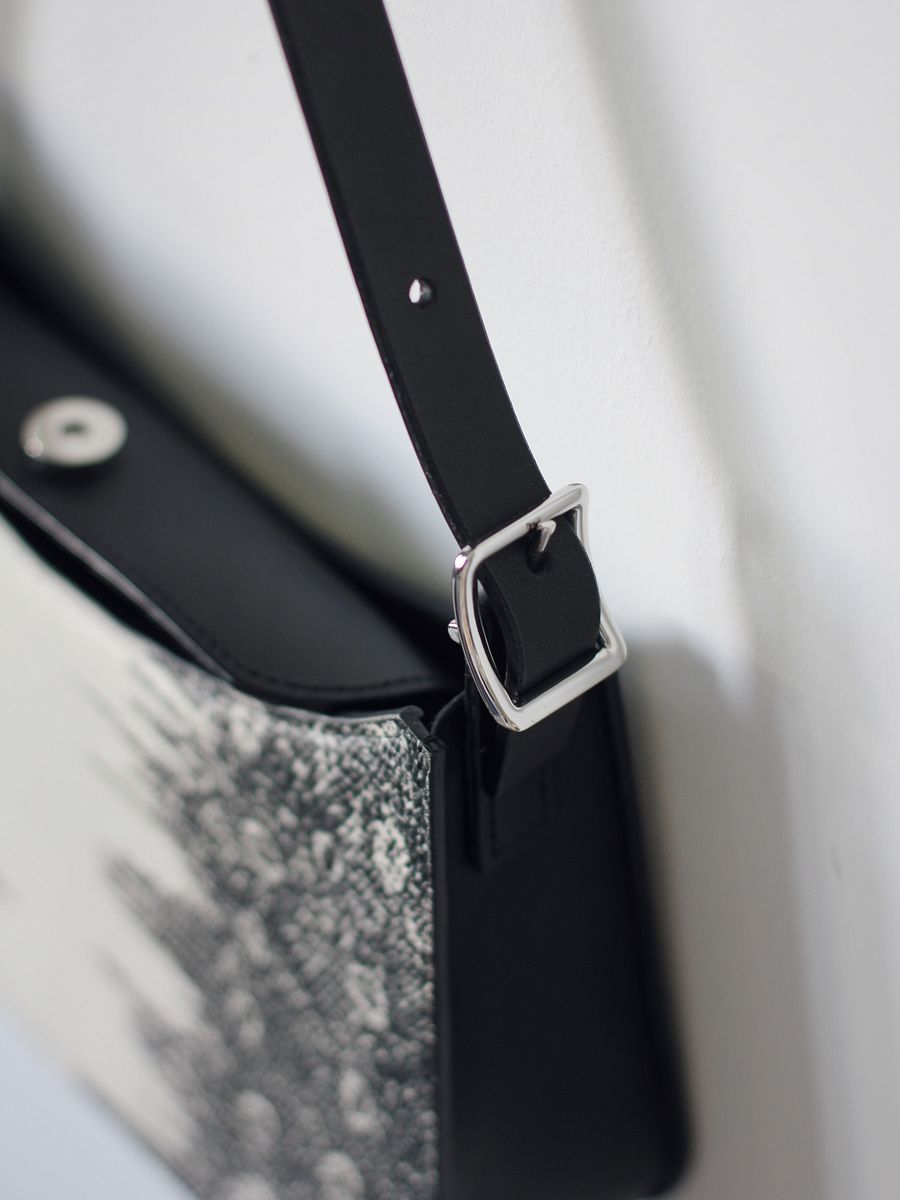 Lizard-embossed Leather Shoulder Bag – L product image (10)