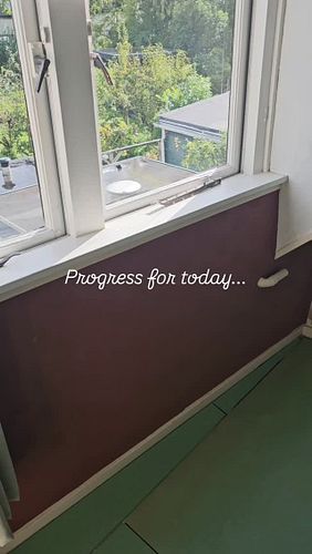 Second bedroom progress for today...
Wallpaper, dampingfoil and isolation plates.
Tomorrow the laminated floor.
#wallpaper #f...