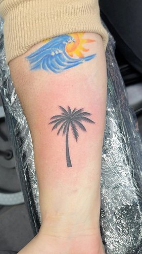 Waiting for Summer?🌴 #palmtree #tattooideas #ronnyeast