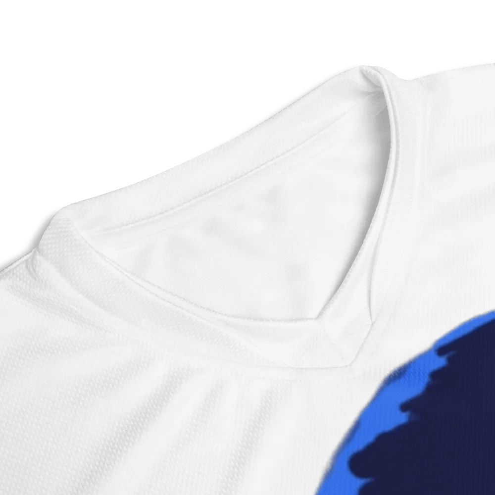 V-aukkoinen T-paita teknisestä kankaasta - Tyylikkä DJ Wellu-printillä. Unisex-malli. product image (8)