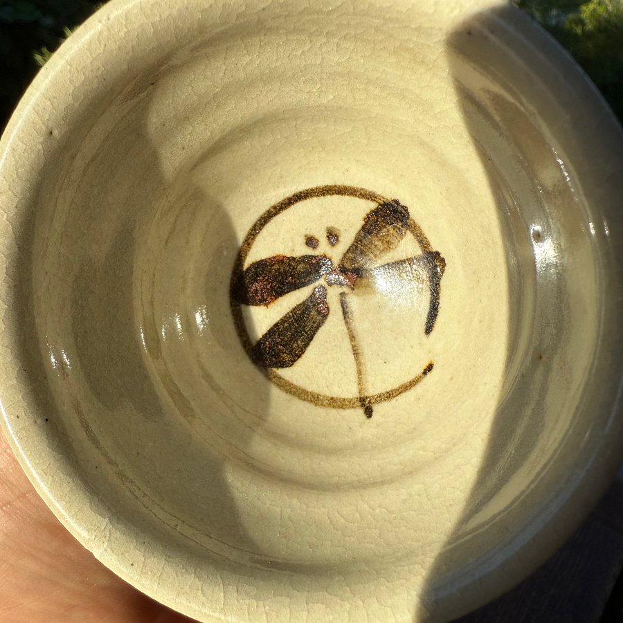🎎 Japanese Ceramic Teacup with Dragonfly Motif – Mid-Showa Era – Japan Antique Roadshow product image (6)