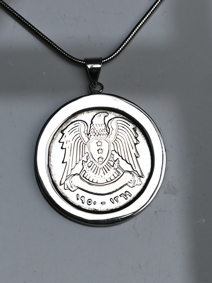 قلادة مصممة من على اساس الليرة السورية الفضية 1950 product image (1)