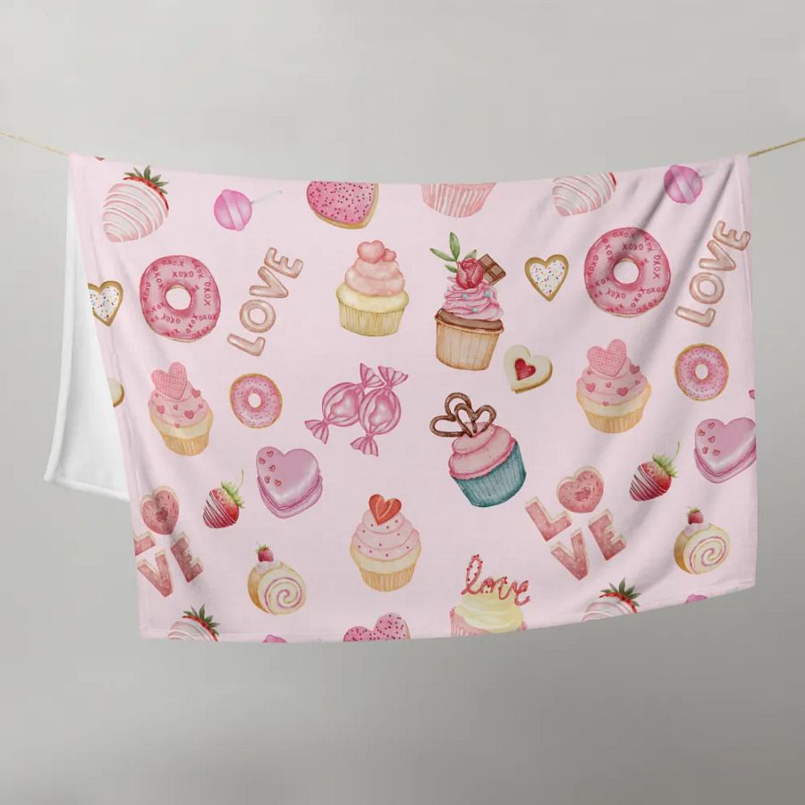 Valentine's Day Sweets and Cupcakes product image (21)