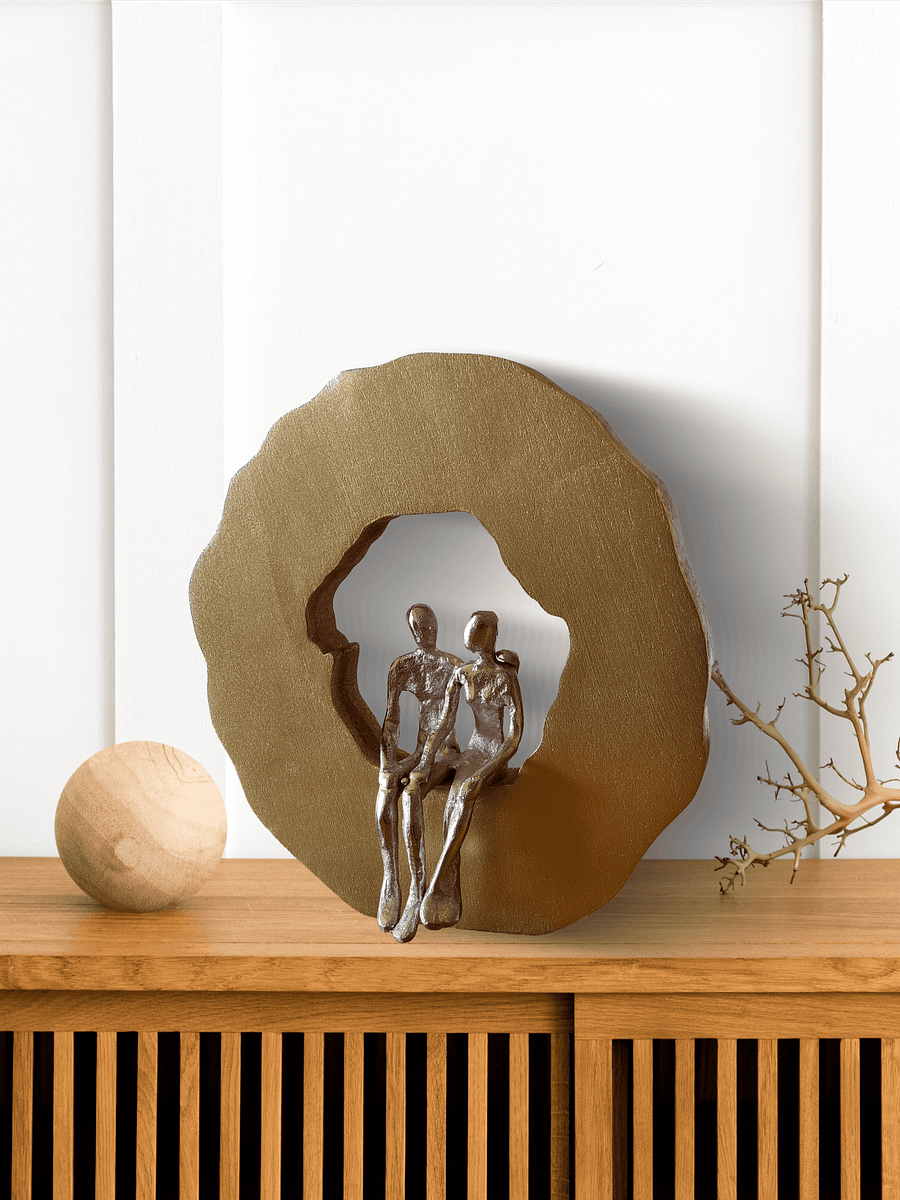 Goldene Hochzeit Geschenk | Handgefertigte Mangoholz Skulptur | Front Gold mit Metall Paar | Personalisierbare Lasergravur | Deko | 33x30 cm product image (2)