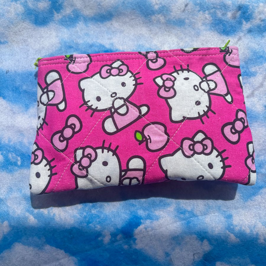 Hello Kitty Zipper Pouch product image (1)
