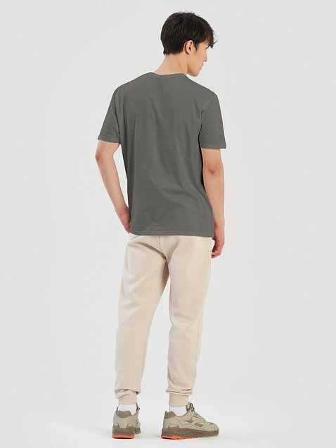 Photo showing Gildan Unisex Softstyle T-Shirt
