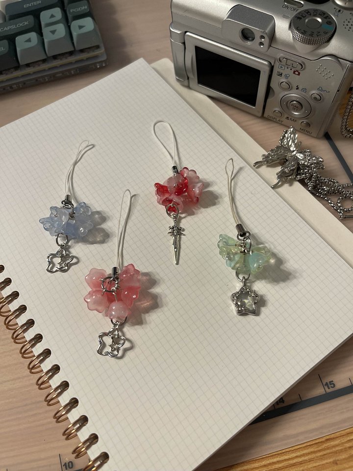Handmade Star jellyfish Flower Microphone/Phone Charm gift for her y2k jewelry product image (2)