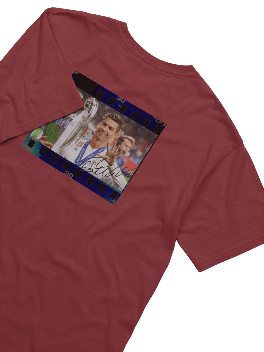 T-shirt "There's 🐐 on my back (C.Ronaldo edition)" from collection 🐐's product image (4)