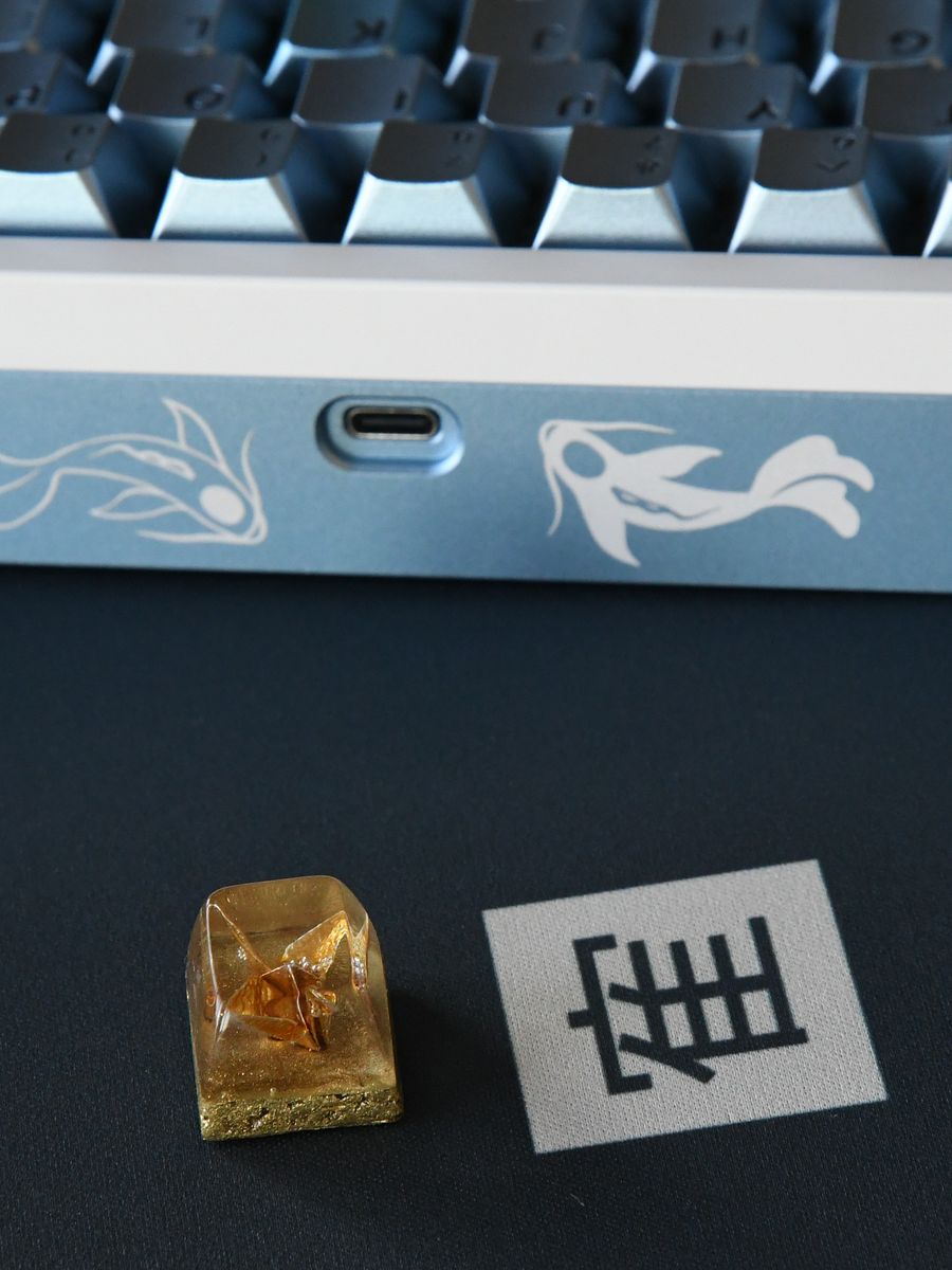 Golden Ruins Crane SA R1 Keycap product image (5)