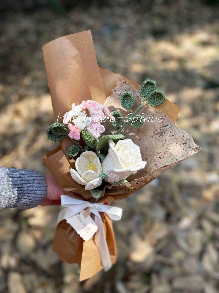 White Rose Fresh Romantic Crochet Knit Bouquet product image (2)