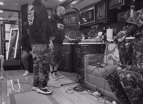 LIFE IS BEAUTIFUL 💜🔥🎙️ 

2CHAINZ BACKSTAGE AT THE LIVE MIXTAPE IN PHILLY. SONG OF THE YEAR CANDIDATE. ALCHEMIST ON THE BEAT.
...
