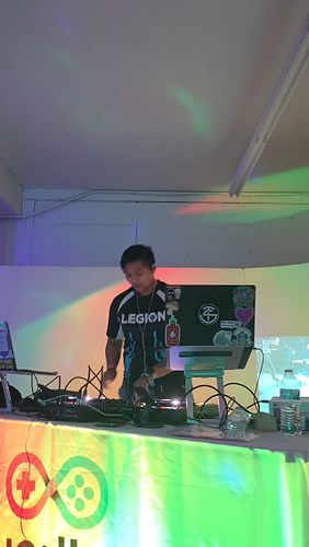 Having the time of our lives with Sally as our DJ at QuestLoop! Yall should come to her next event!