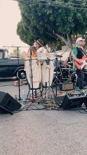 Prime location, prime view. Summer kicking off on @encinitas101mainstreet #encinitas #surfrock #classiccars