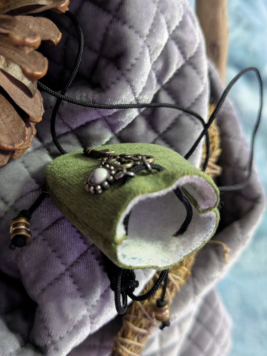 Howlite Key Pouch Necklace product image (3)