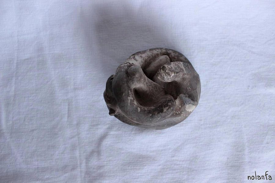 Small Clay Leopard: biting tail product image (1)